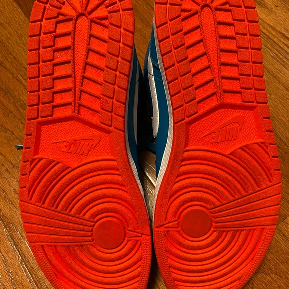 Air Jordan 1 Mid: Tropical Teal/Infrared 23, size 12 - Picture 5 of 7